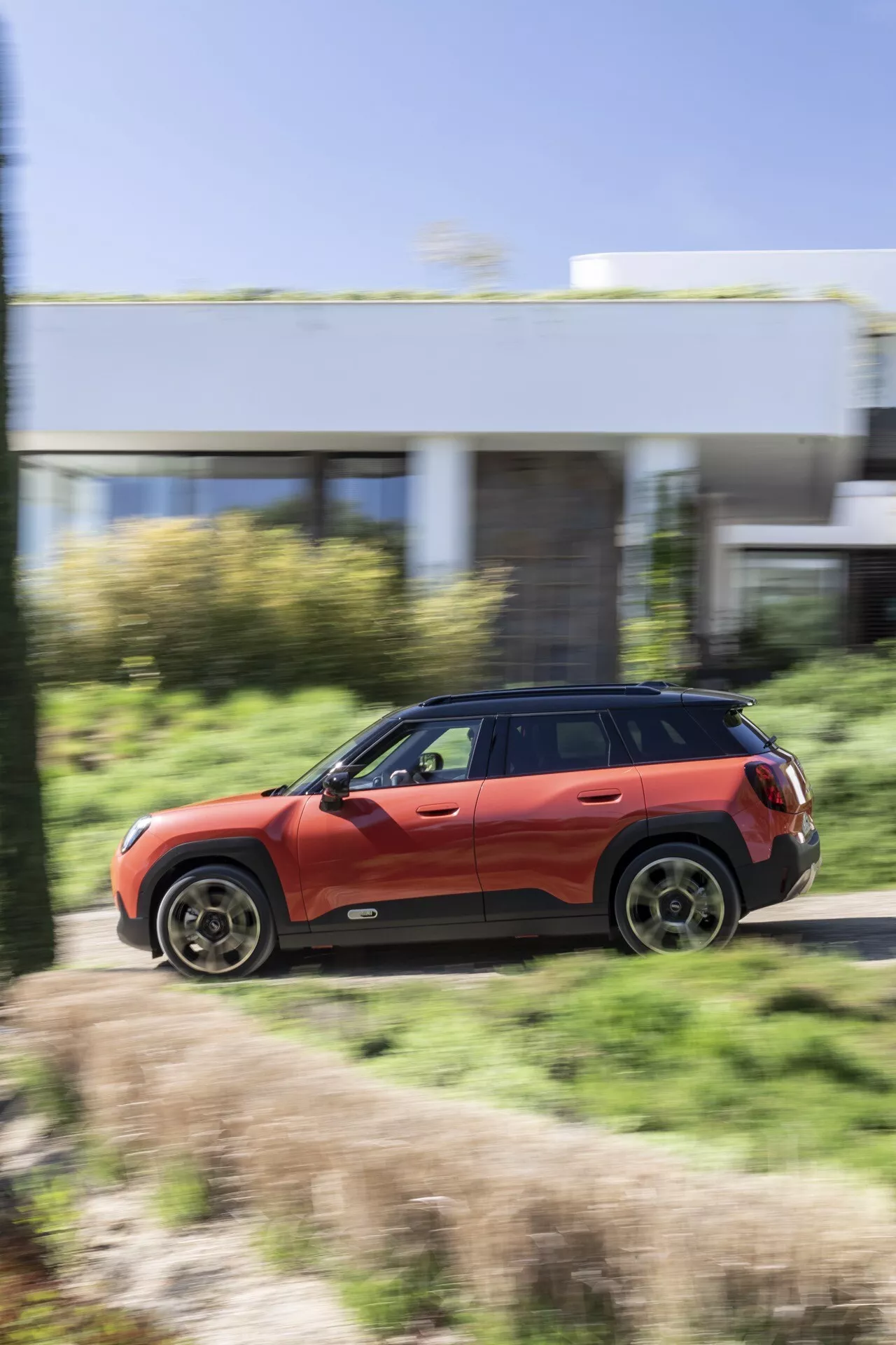 Mini Aceman 2024 (J05) predvádzajúci svoj elegantný dizajn, živé farebné možnosti a inovatívne funkcie