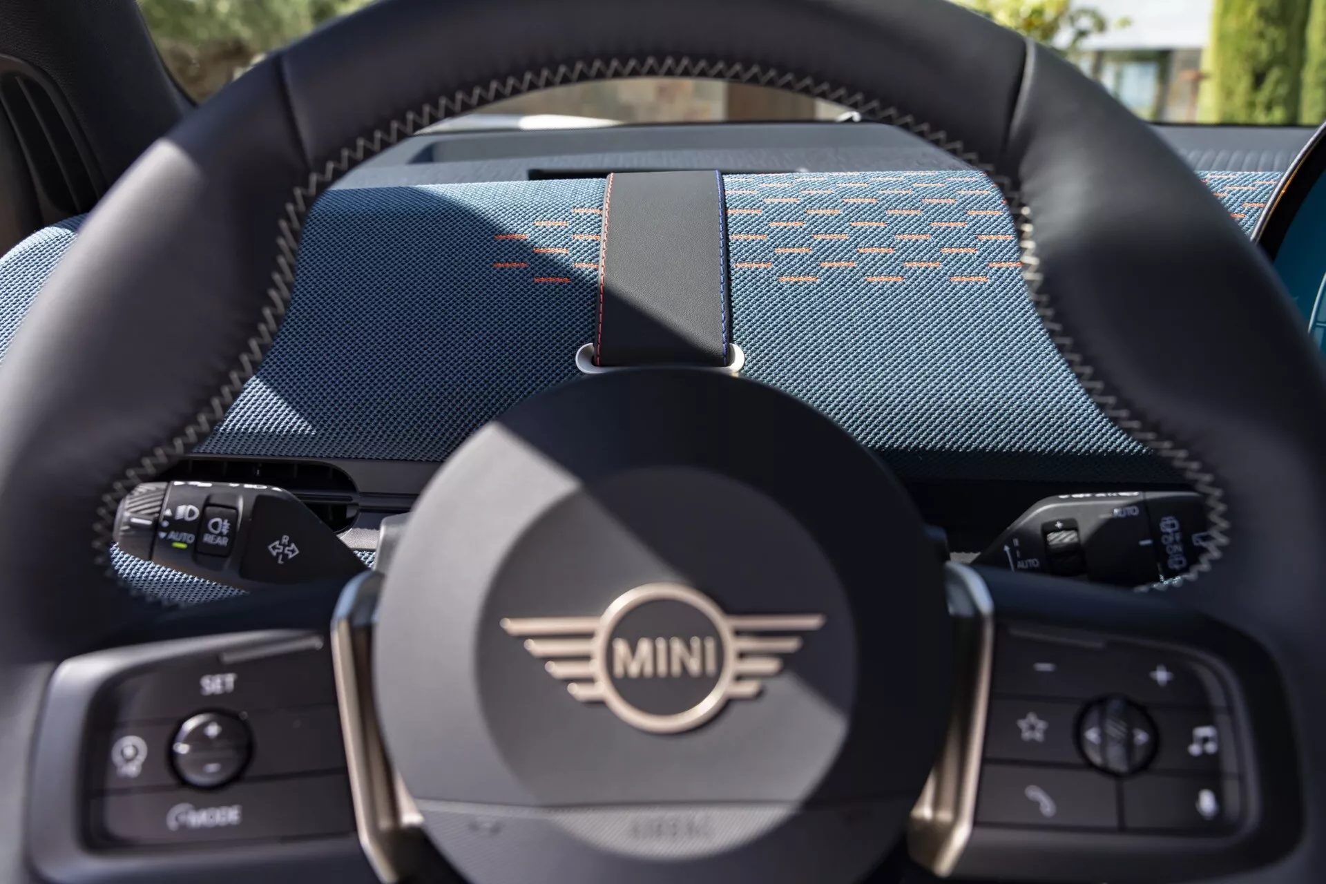 Mini Aceman 2024 (J05) predvádzajúci svoj elegantný dizajn a pokročilé funkcie