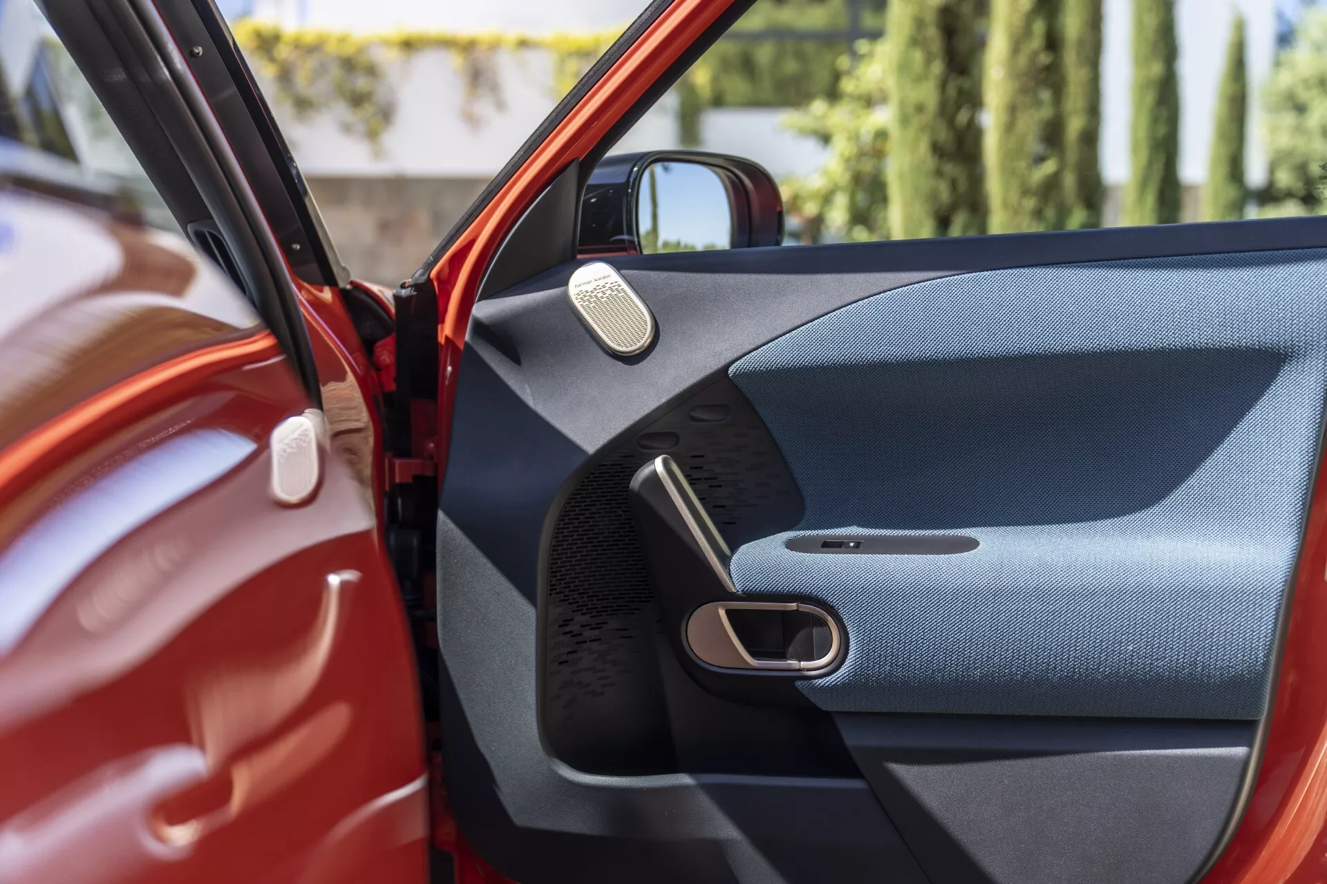 Mini Aceman 2024 (J05) predvádza svoj elegantný dizajn, živú paletu farieb a pokročilé technologické funkcie