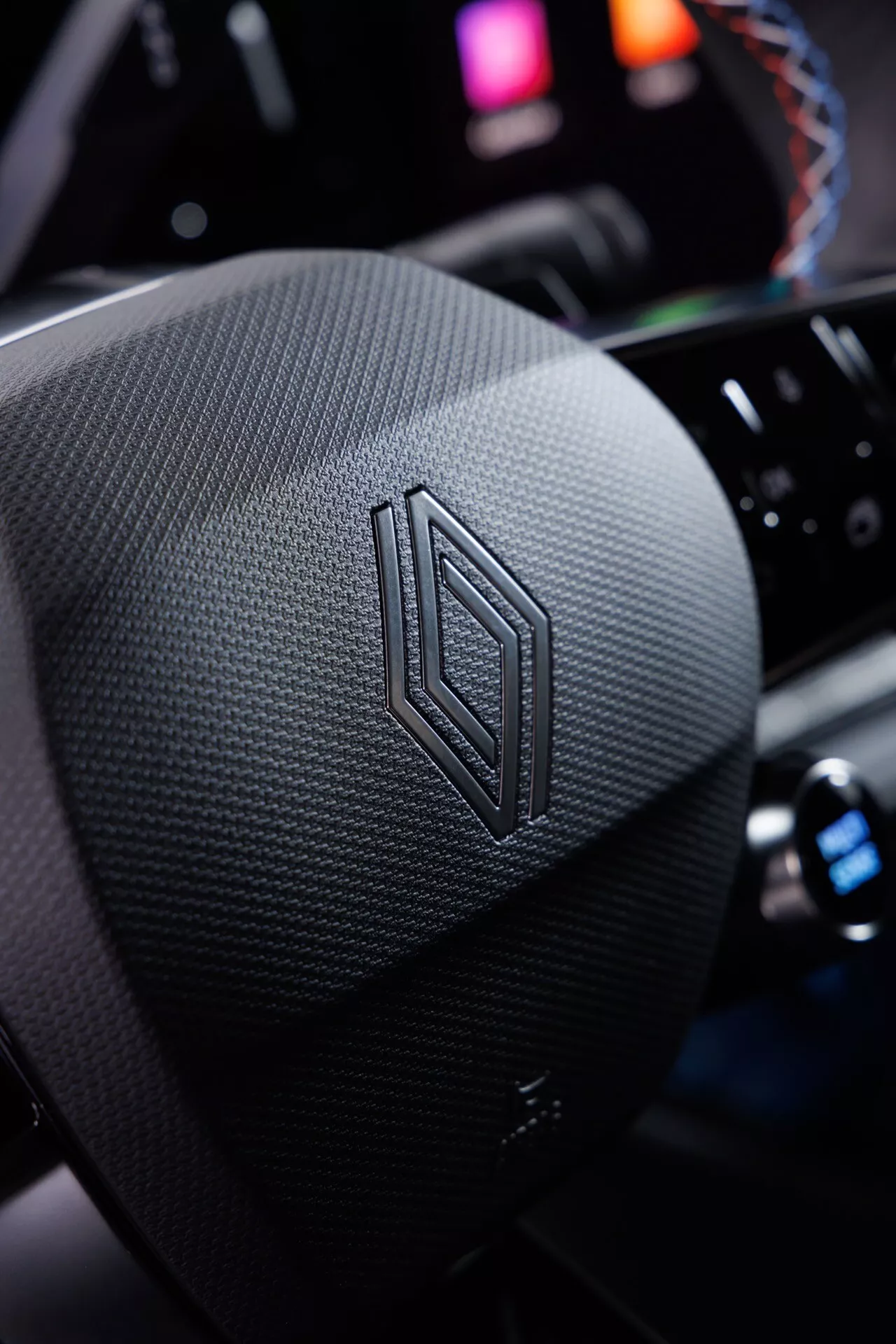 Renault Rafale 2024 prvej generácie, predstavuje moderný dizajn, inovatívne funkcie a elegantnú siluetu