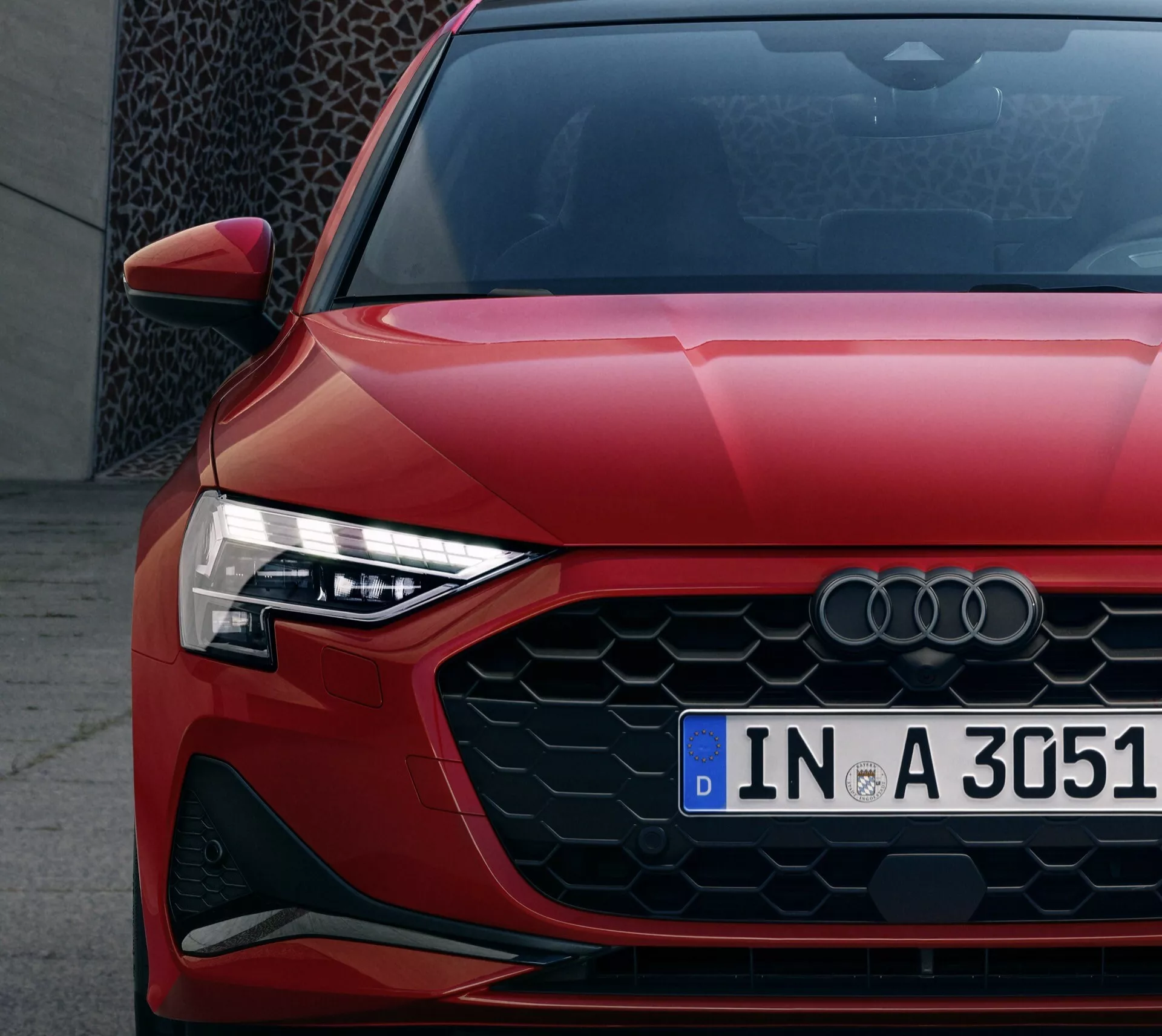 Model Audi A3 8Y Facelift 2024 s novými prvkami štýlového dizajnu, vylepšenými LED svetlomety a aktualizovanou technológiou interiéru