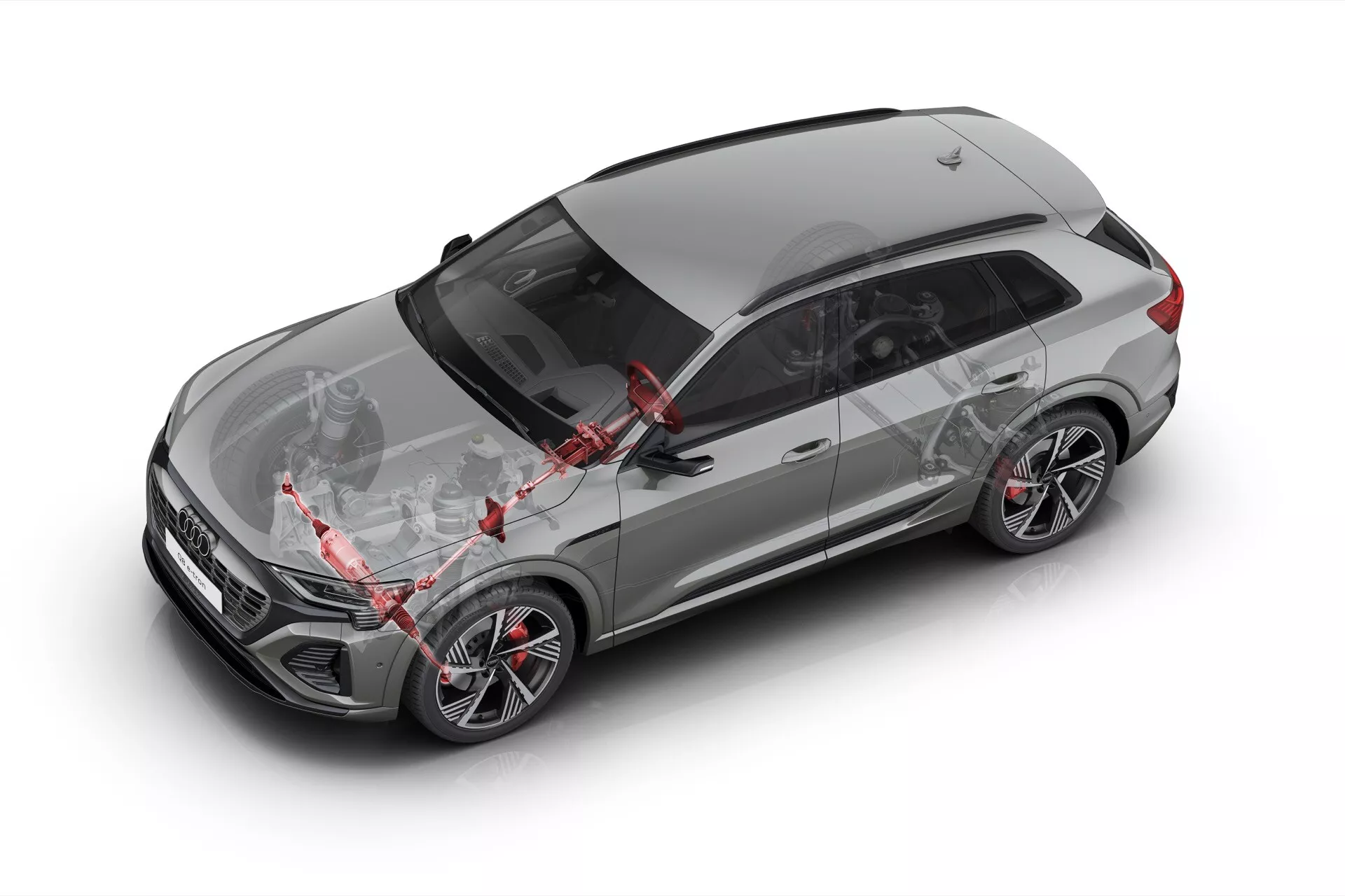 Šedé crossover SUV Audi Q8 e-tron 2023 v pohľade zhora ukazujúce strešné okno, strešné nosiče, anténu, aerodynamický dizajn kapoty, pravé zliatinové kolesá s nízkoprofilovými pneumatikami a pokročilé bezpečnostné funkcie
