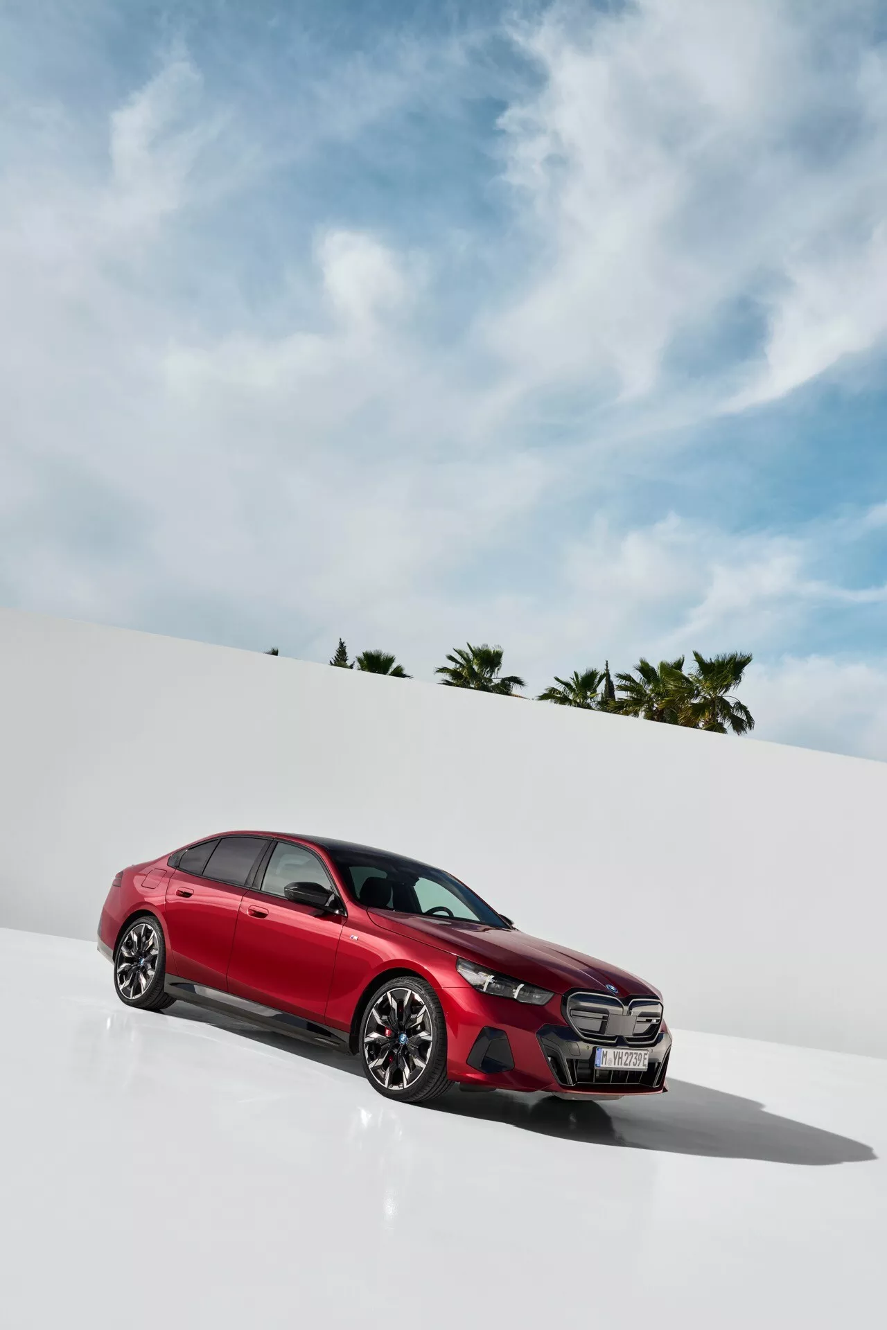 BMW radu 5 2023 (G60-G61) ukazujúce elegantný dizajn, pokročilé technologické funkcie a výkonnú paletu motorov