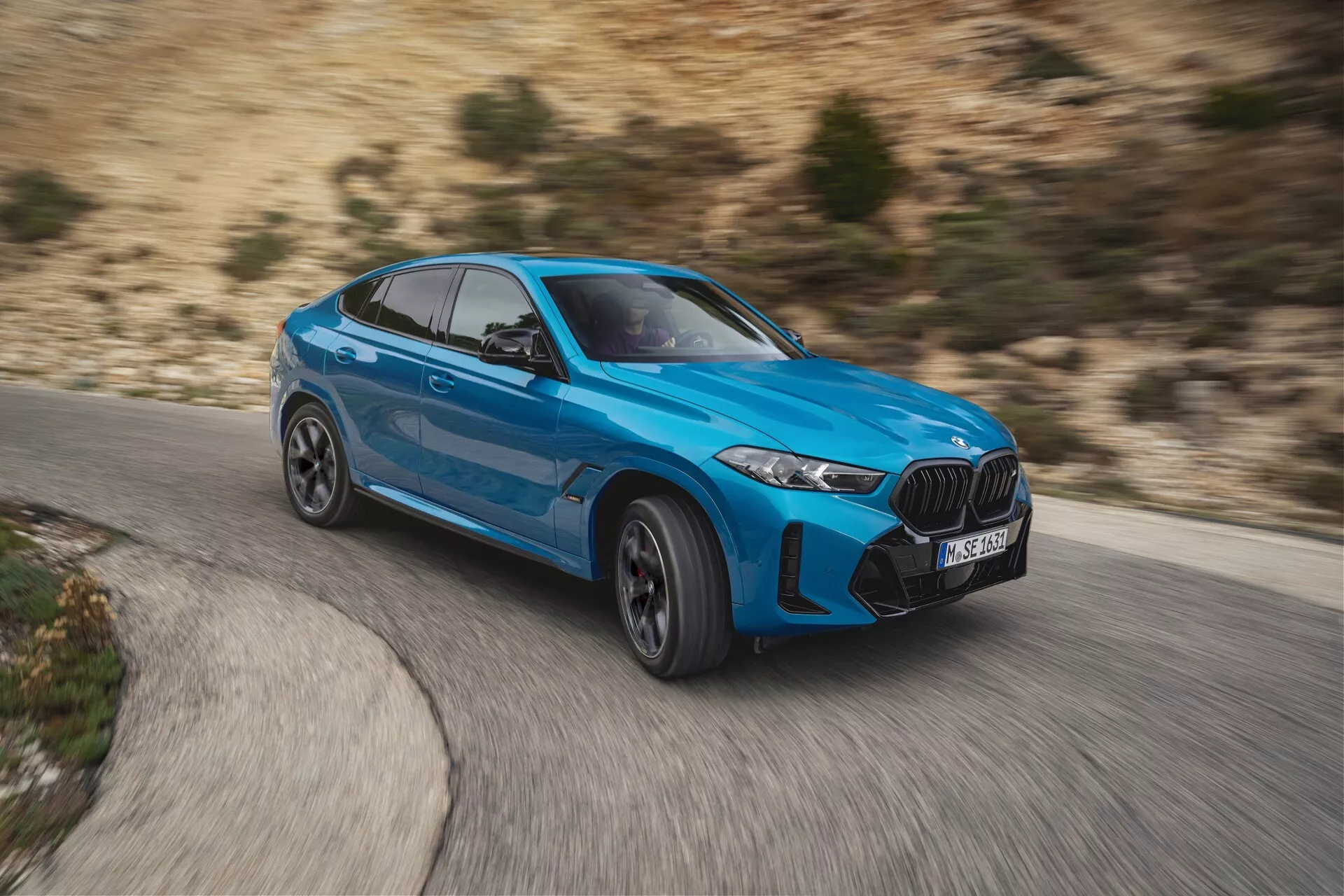 BMW X6 2023 (G06-F96 Facelift) predvádza svoj elegantný dizajn, pokročilú aerodynamiku a luxusný interiér v dynamickom prostredí