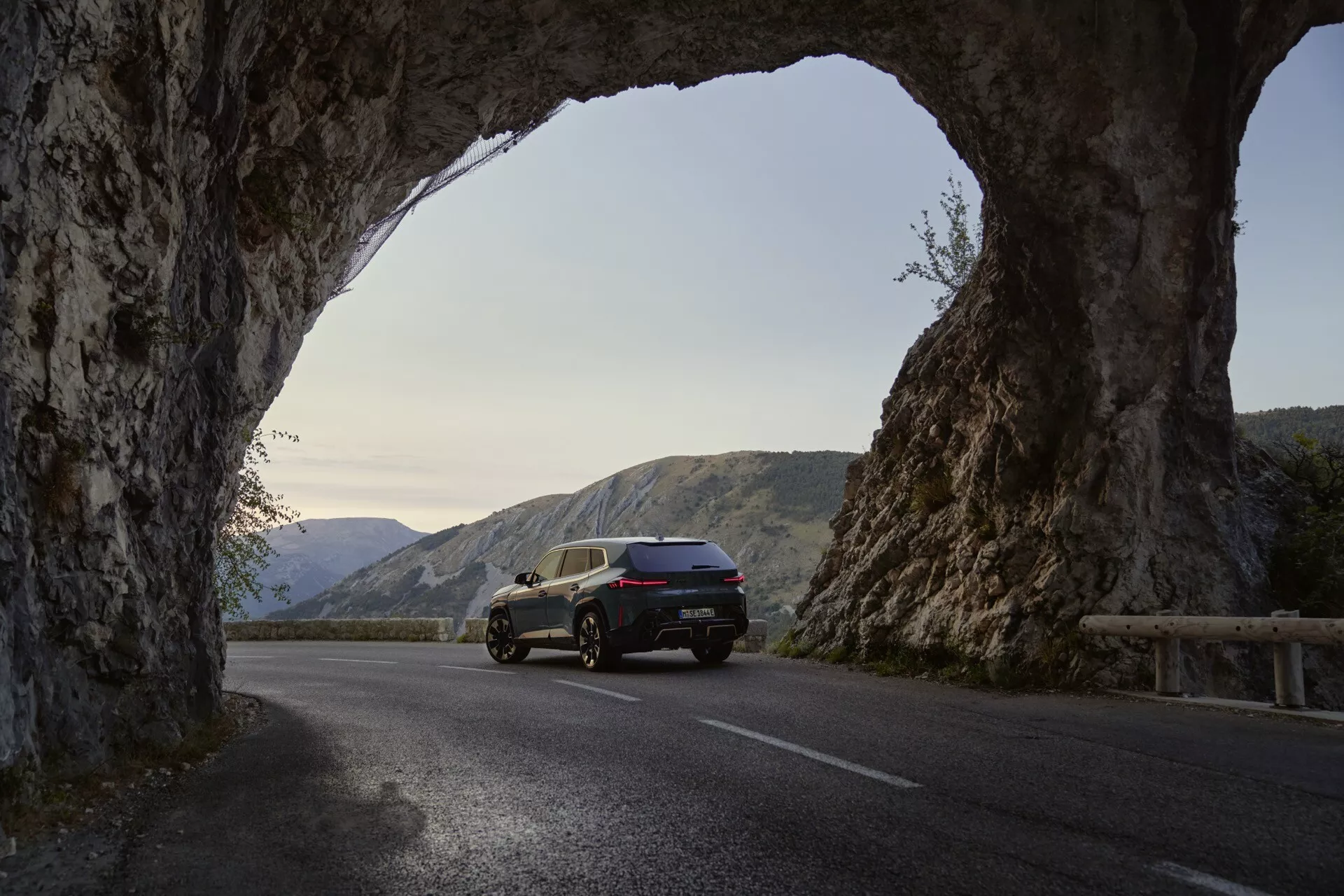 BMW radu XM 2023 model G09 ukazuje elegantný dizajn a pokročilé funkcie