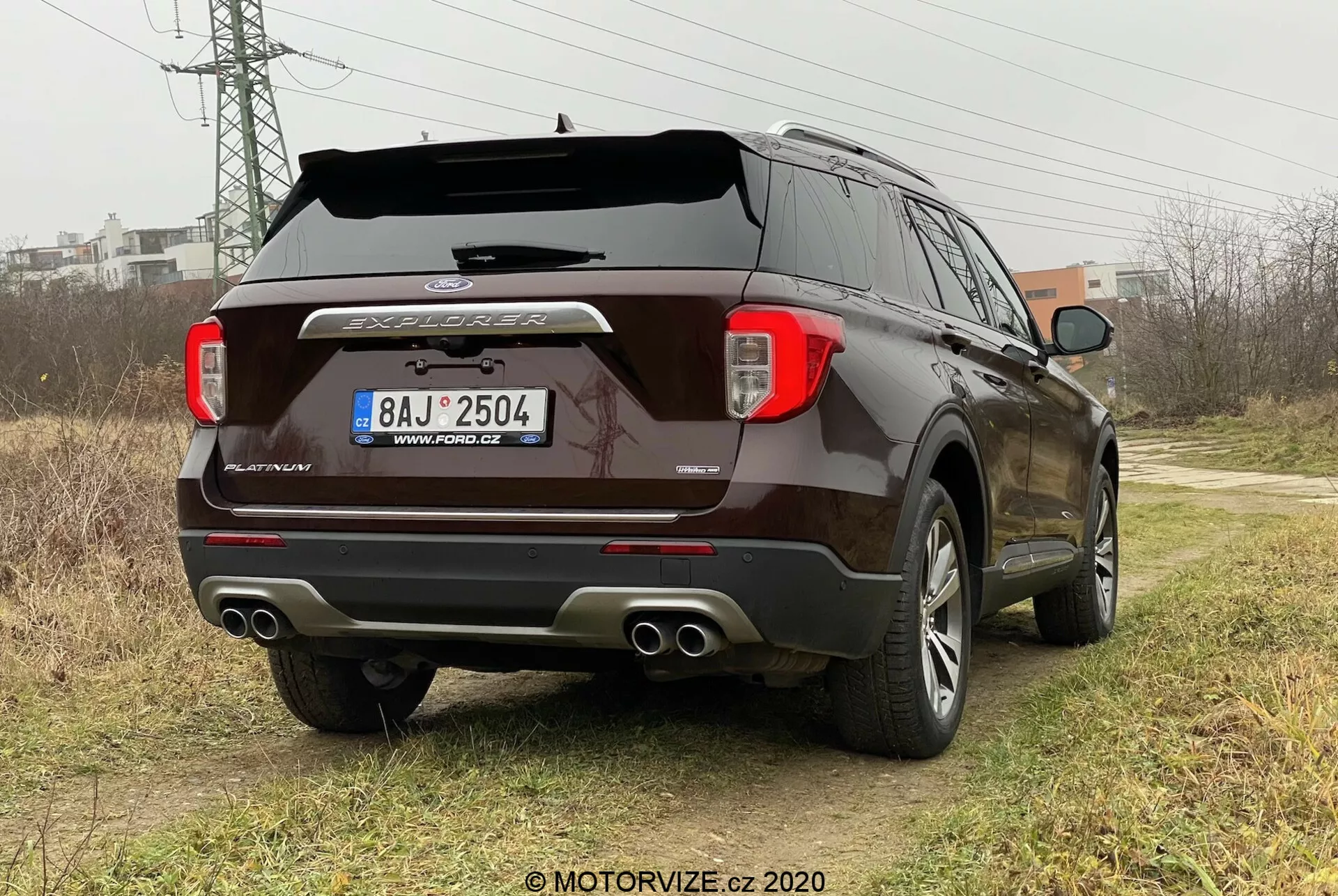 SUV Ford Explorer 2019 s elegantným dizajnom, pokročilými bezpečnostnými funkciami, priestranným interiérom, výkonným motorom a modernou technológiou