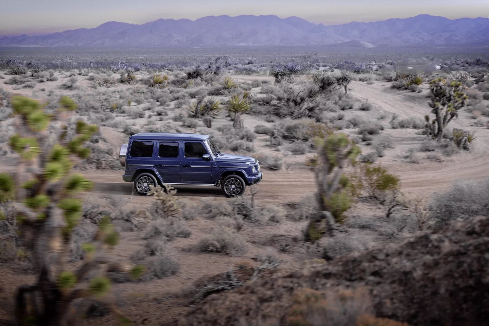 Elegantný model Mercedes-Benz G-Class 465 pre rok 2024 vo vysokom rozlíšení, predvádzajúci jeho luxusný dizajn a pokročilé funkcie