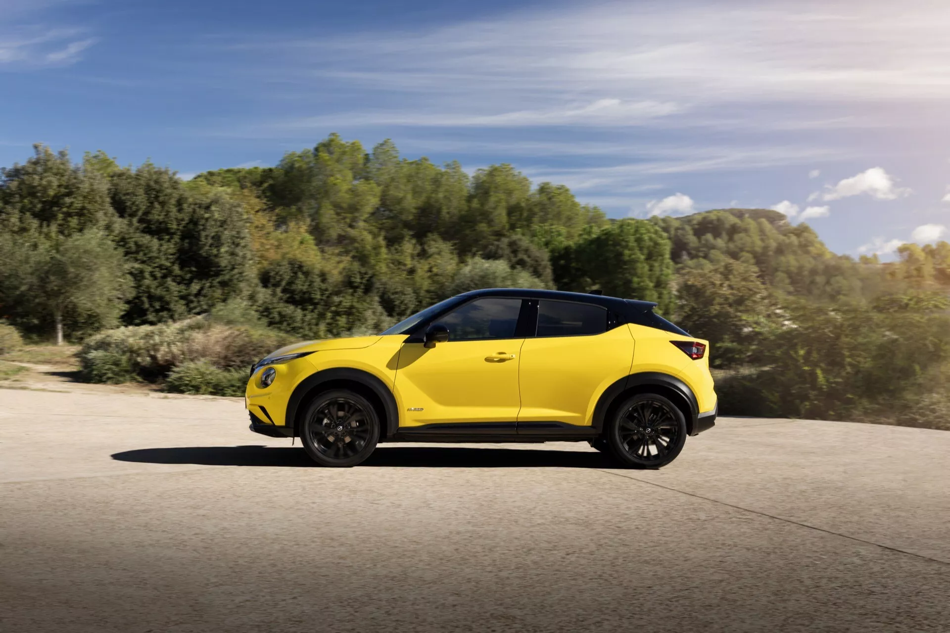 Model Nissan Juke F16 Facelift na rok 2024 ukazuje svoj elegantný dizajn, vylepšené funkcie a modernú estetiku