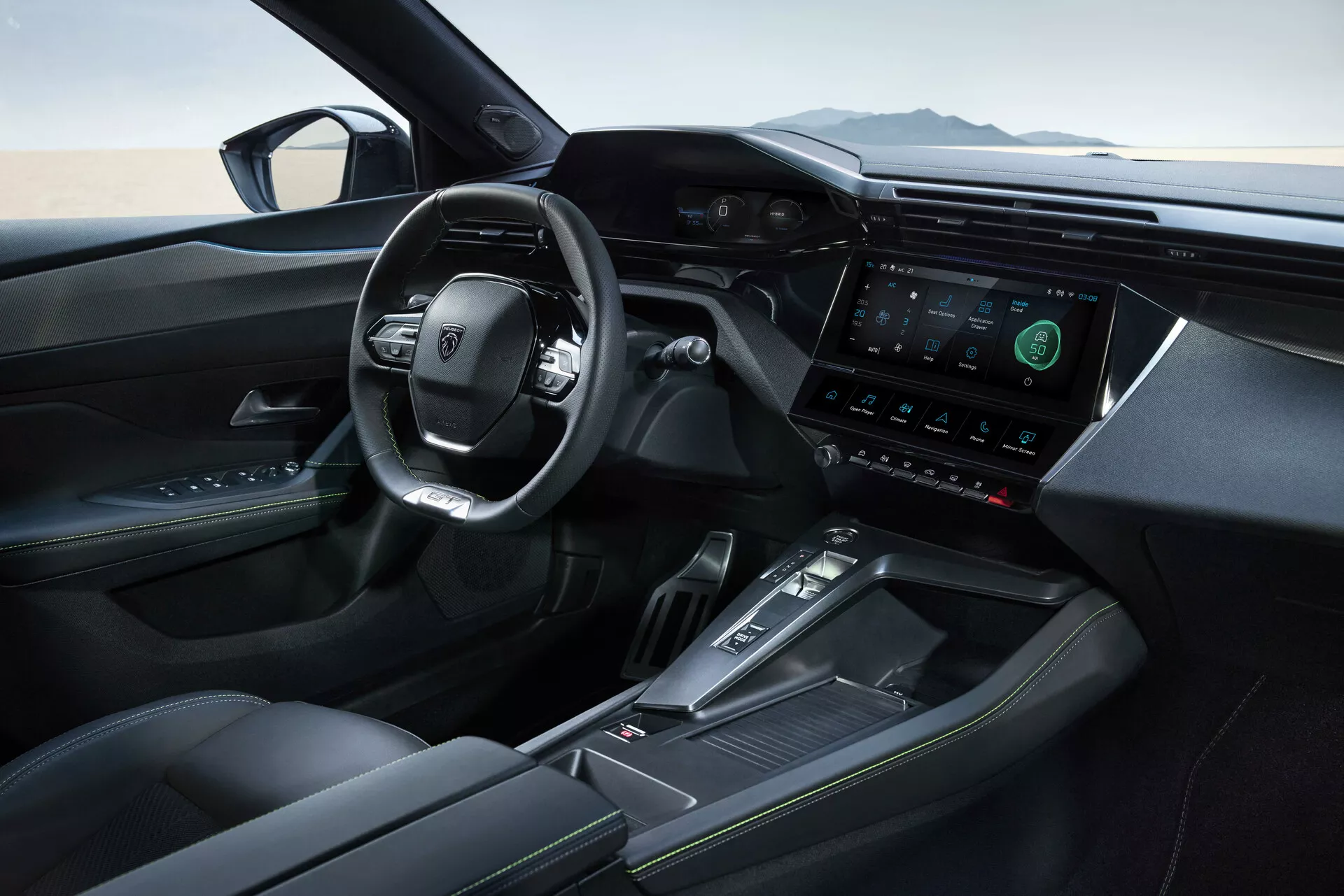 Interiérový pohľad na Peugeot 408 2023 zameraný na luxusnú prednú kabínu s digitálnym displejom prístrojovej dosky, multifunkčným volantom, elegantnou stredovou konzolou s elektronickým radením, pohodlnými koženými sedadlami a pokročilými systémami asistencie vodiča.