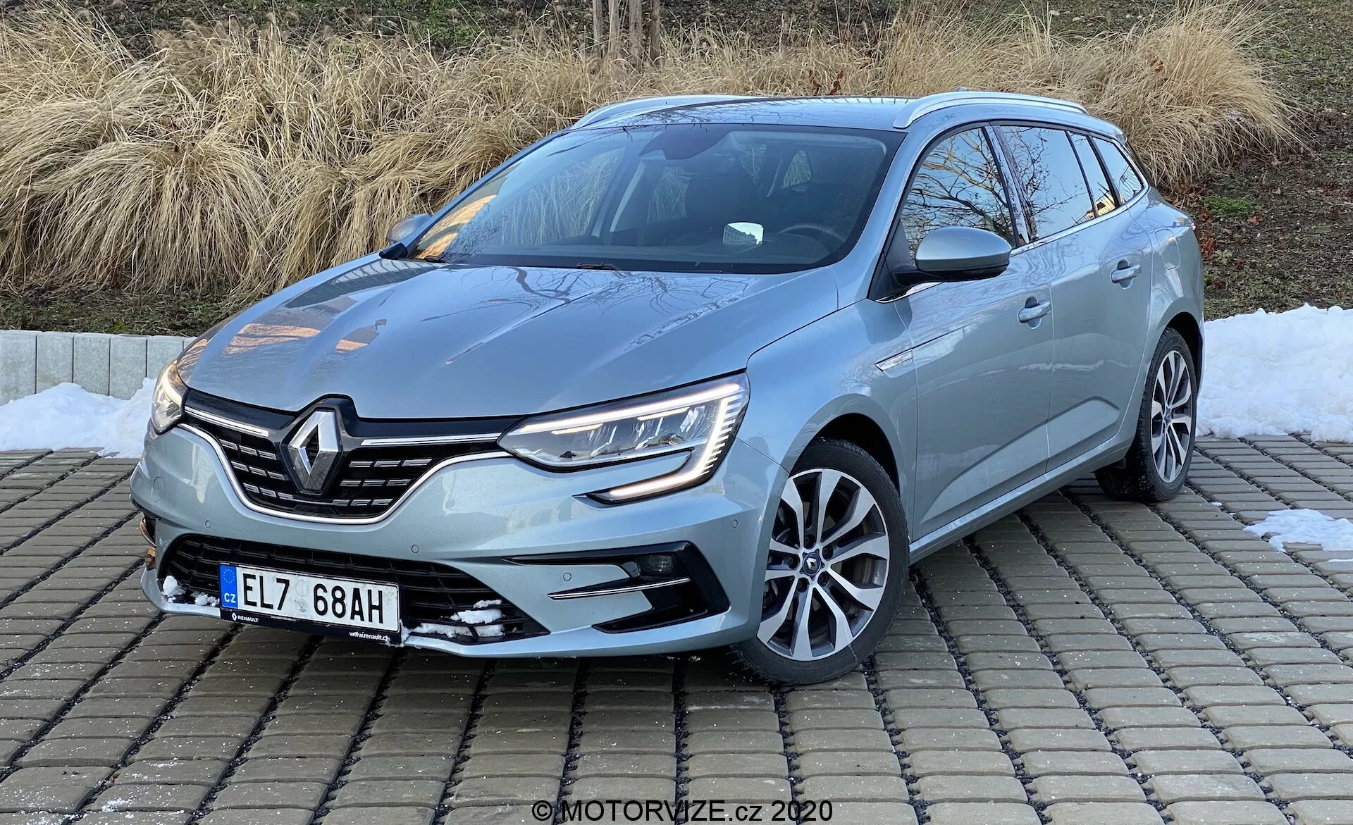 Renault Megane E-Tech 2022, elegantný elektrický hatchback s pokročilou technológiou, aerodynamickým dizajnom, priestranným interiérom a najnovšími bezpečnostnými prvkami