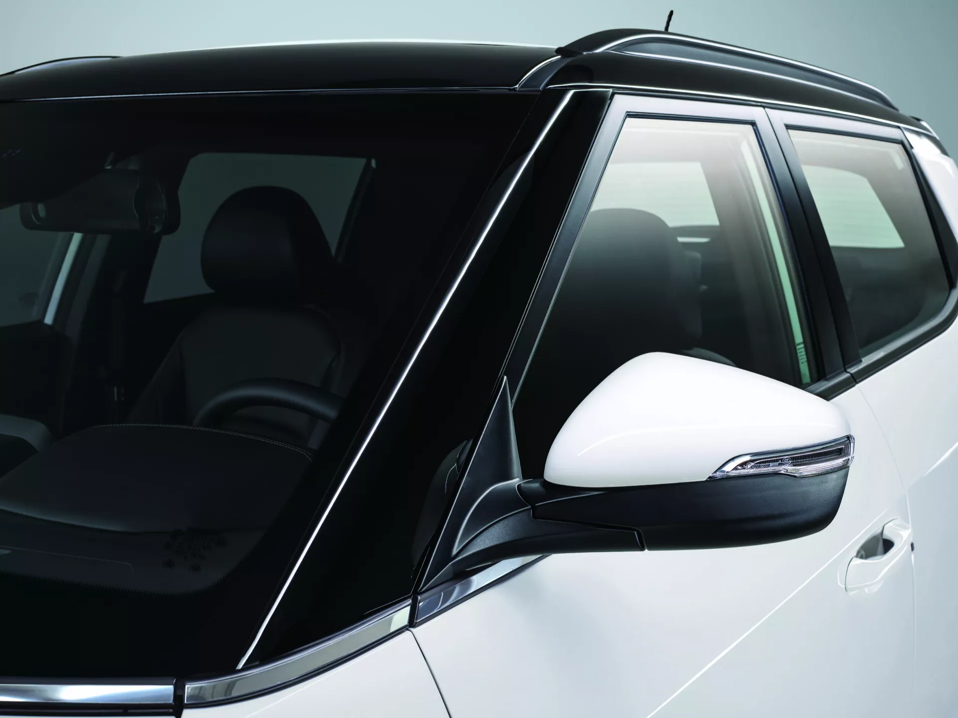 SsangYong Tivoli 2024 prvá generácia druhý facelift: Dynamické a štýlové SUV s modernými dizajnovými prvkami, pokročilými bezpečnostnými technológiami a vylepšeným komfortom.