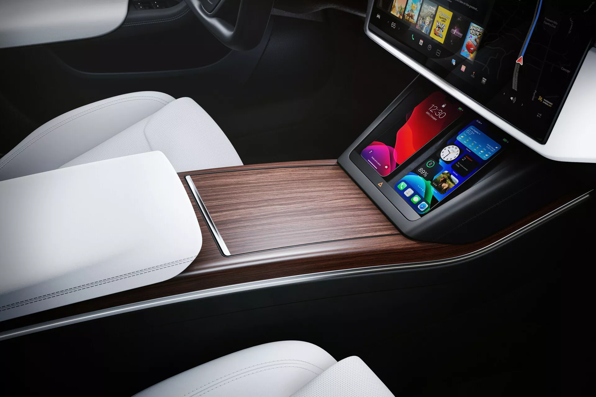 Pohľad z vysokého uhla na interiér Tesla Model S 2016 (1. generácia, facelift) so zameraním na stredovú konzolu a predné sedadlá. Elegantná konzola s veľkým dotykovým infotainment systémom s farebnými ikonami, obklopená vysokokvalitnou drevenou dyhou. Biele kožené predné sedadlá pridávajú minimalistický a luxusný vzhľad modernému automobilovému interiéru.