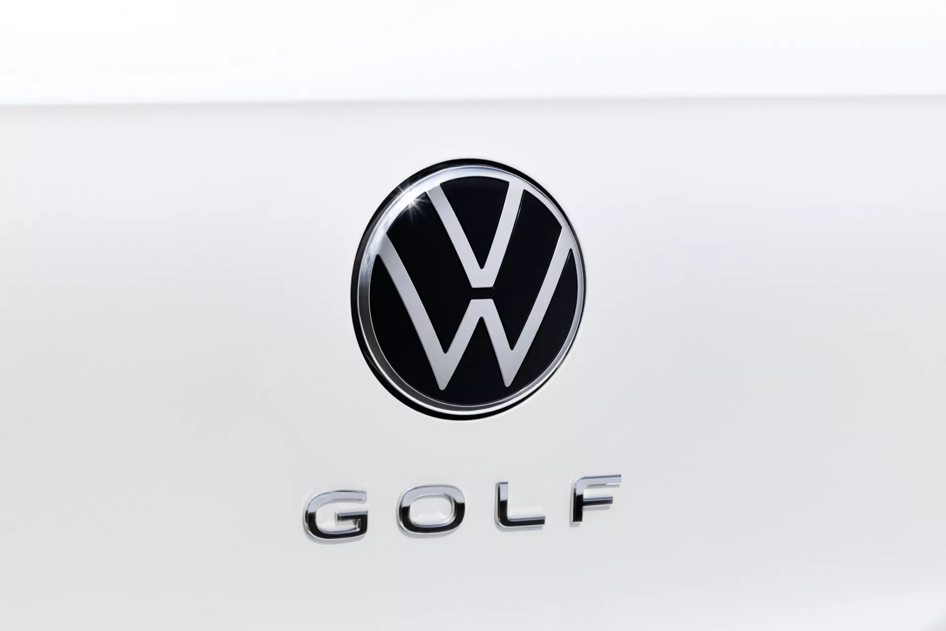 Model Volkswagen Golf VIII facelift 2024 predstavujúci aktualizovaný vonkajší dizajn a pokročilé funkcie