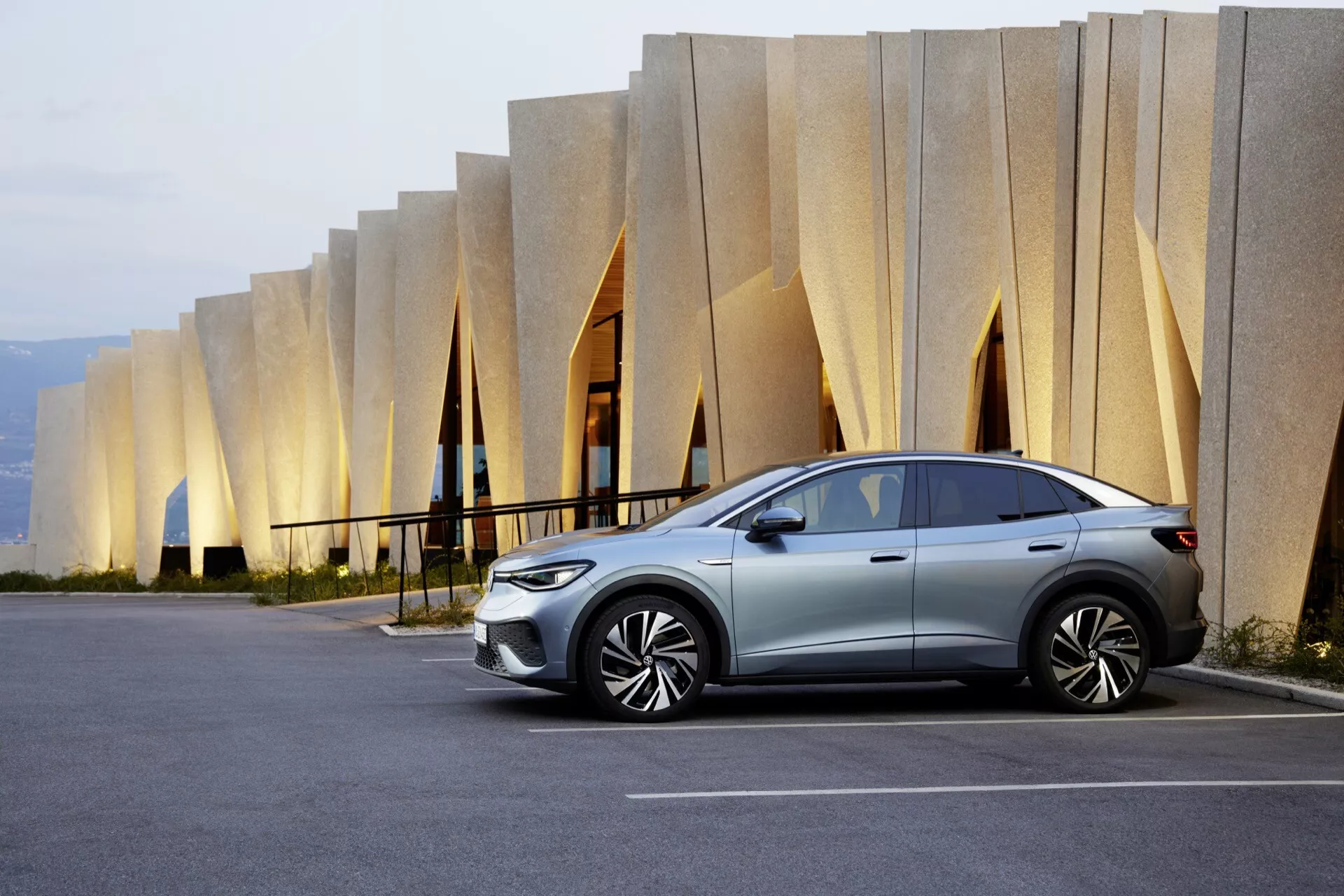 Elektrické SUV Volkswagen ID.5 prvej generácie z roku 2022 s elegantným dizajnom, priestranným interiérom a pokročilými technológiami