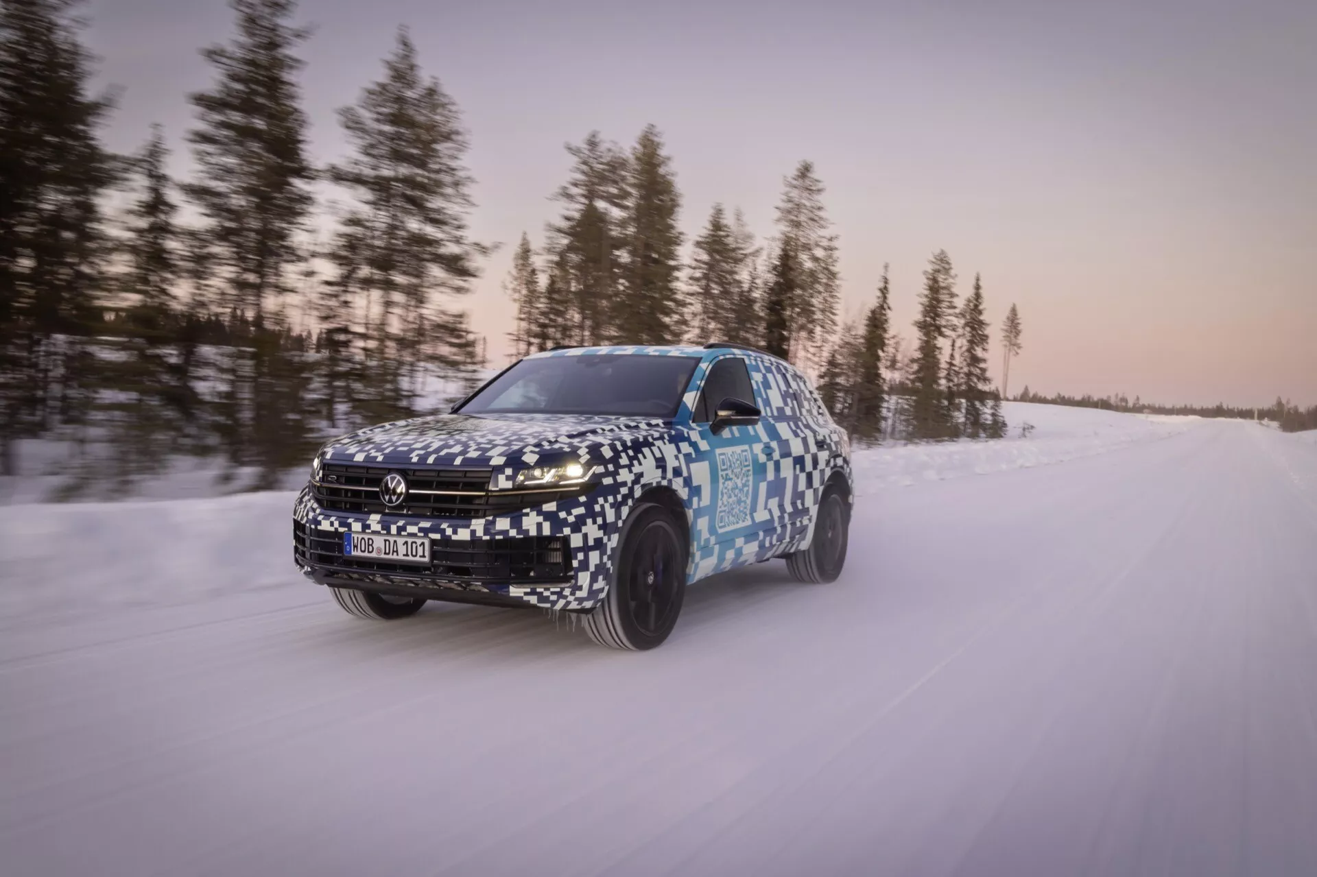 Model Volkswagen Touareg III po facelifte z roku 2023 s vylepšeným dizajnom, pokročilou technológiou a zlepšenými výkonmi